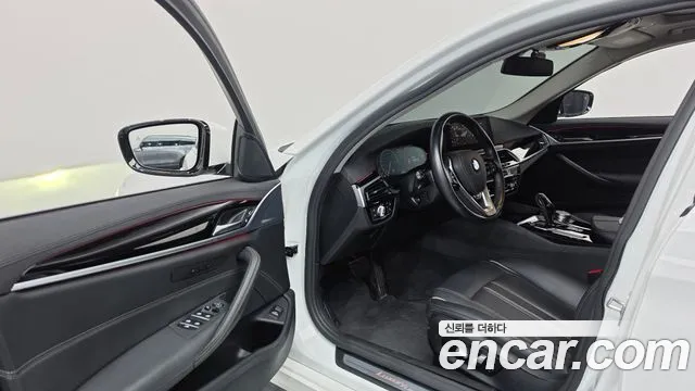 BMW 5 серии 2019 thumb 10