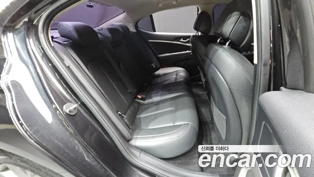 Genesis G70 2020 thumb 11