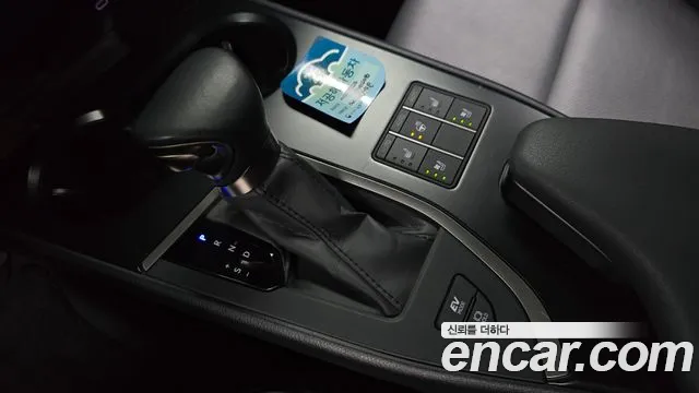 Lexus UX 2023 thumb 8