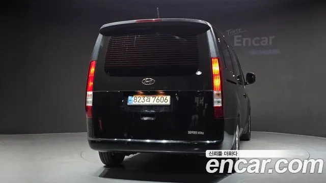 Hyundai Staria 2021 thumb 4