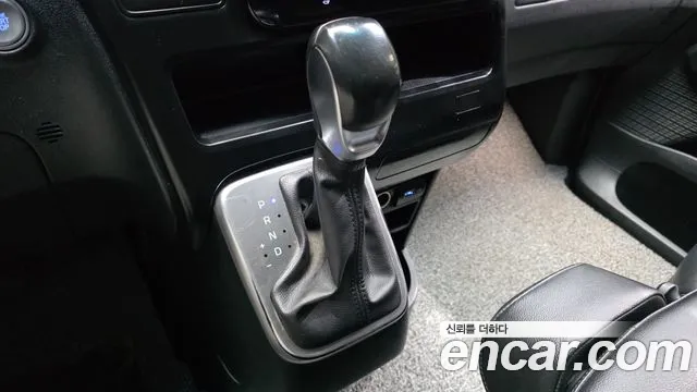 Hyundai Staria 2021 thumb 9