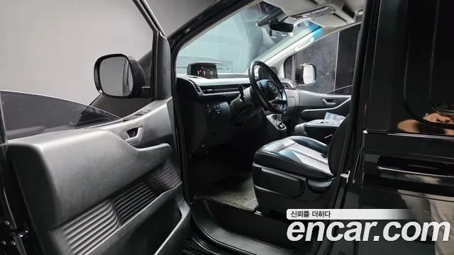 Hyundai Staria 2021 thumb 10