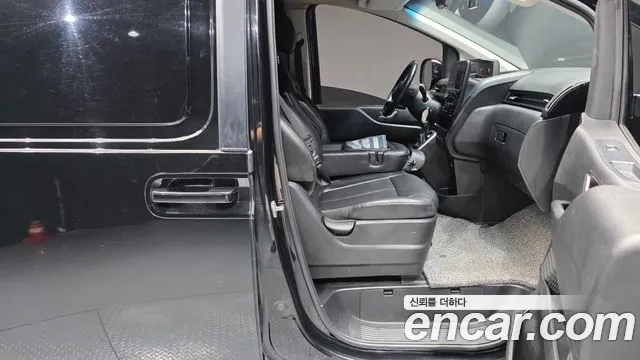 Hyundai Staria 2021 thumb 11