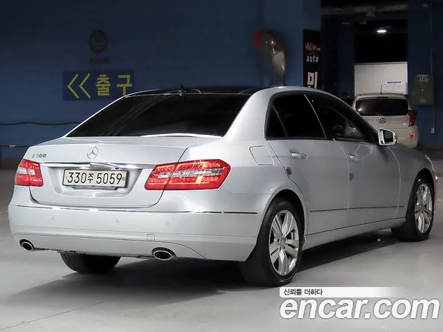 Mercedes-Benz E-Класс 2013 thumb 2