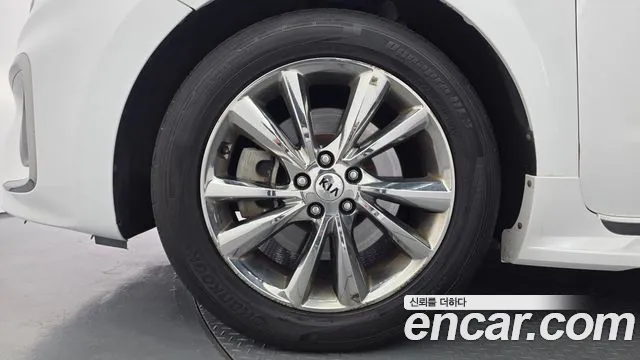 Kia Carnival 2018 thumb 5