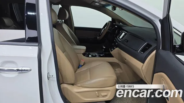 Kia Carnival 2018 thumb 11