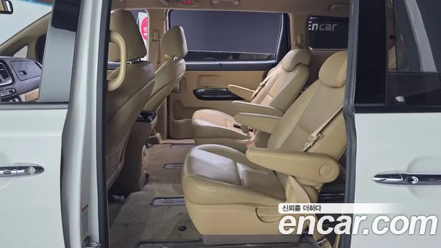 Kia Carnival 2018 thumb 12