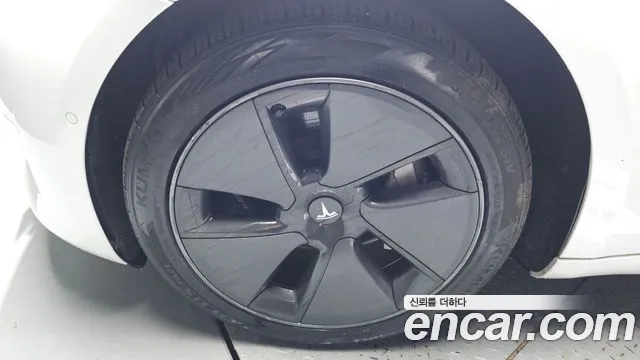 Tesla Model 3 2020 thumb 5