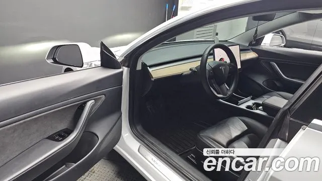 Tesla Model 3 2020 thumb 10