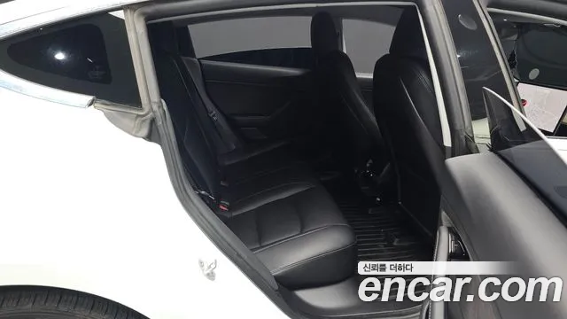 Tesla Model 3 2020 thumb 11