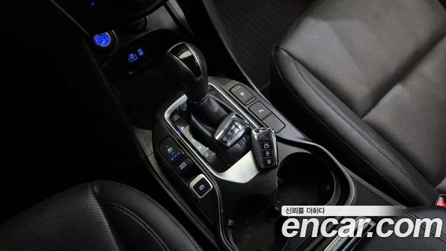 Hyundai Santa Fe 2017 thumb 9