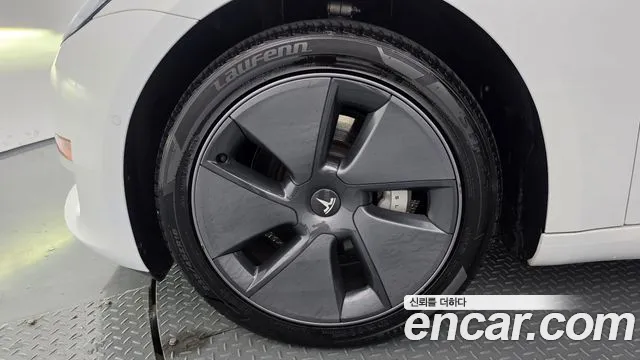 Tesla Model 3 2021 thumb 5