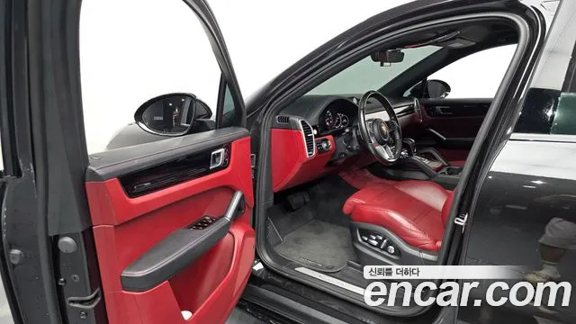 Porsche Cayenne 2020 thumb 10