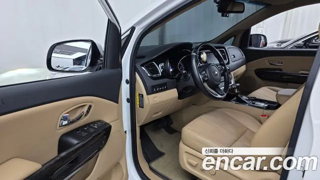 Kia Carnival 2019 thumb 10