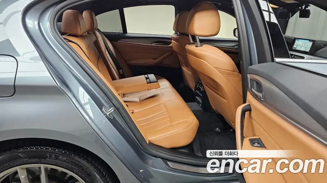 BMW 5 серии 2017 thumb 12