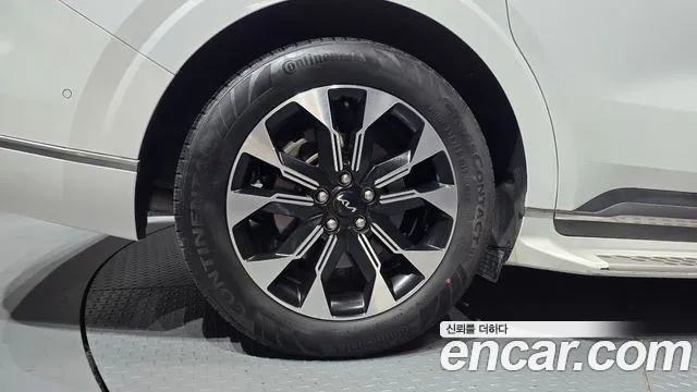 Kia Carnival 2023 thumb 5