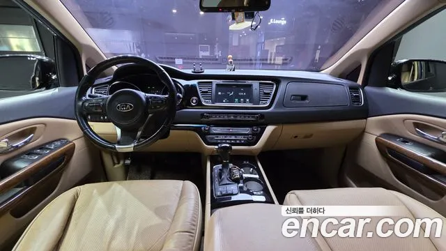 Kia Carnival 2015 thumb 7