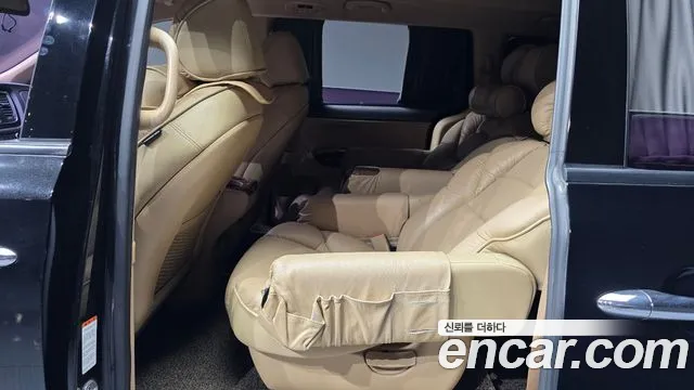 Kia Carnival 2015 thumb 12