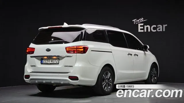 Kia Carnival 2018 thumb 2