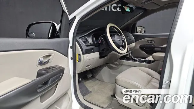 Kia Carnival 2018 thumb 10