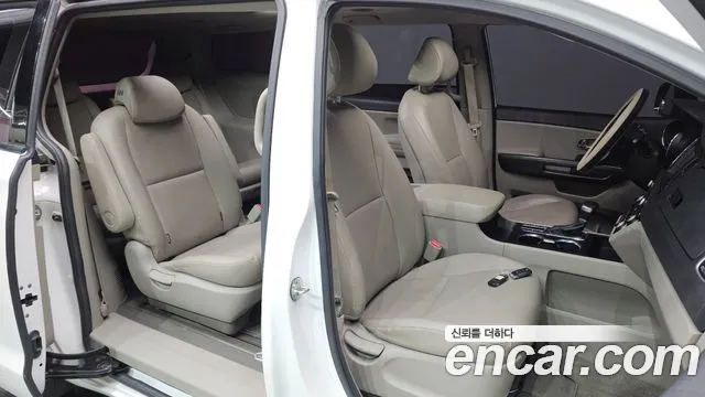 Kia Carnival 2018 thumb 11