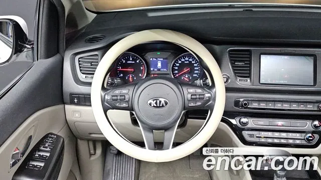 Kia Carnival 2018 thumb 12