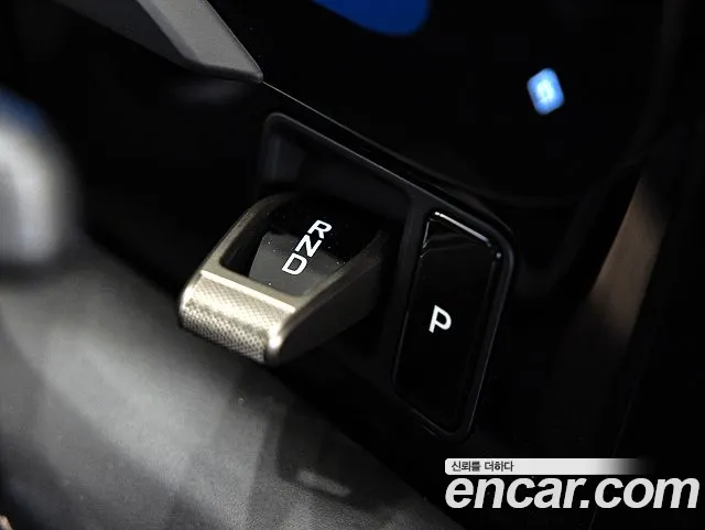 Porsche Taycan 2025 thumb 9