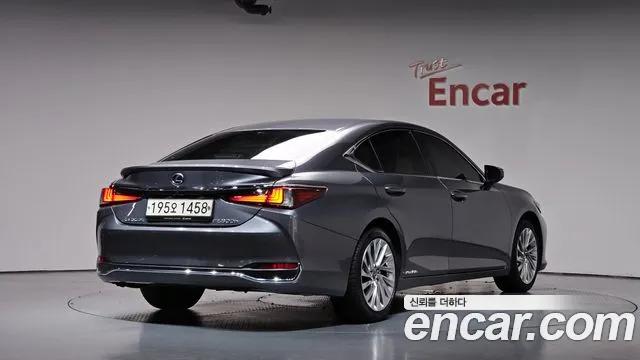 Lexus ES 2020 thumb 2