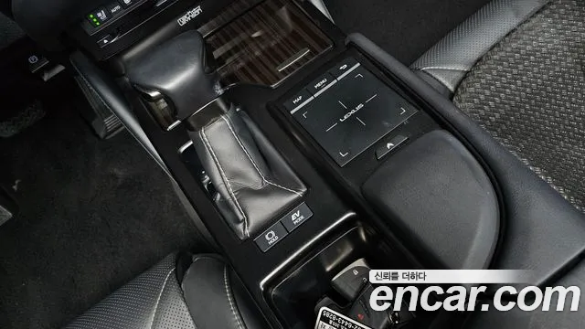 Lexus ES 2020 thumb 9