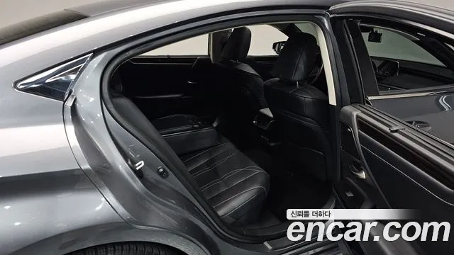Lexus ES 2020 thumb 12