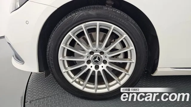 Mercedes-Benz E-Класс 2021 thumb 4