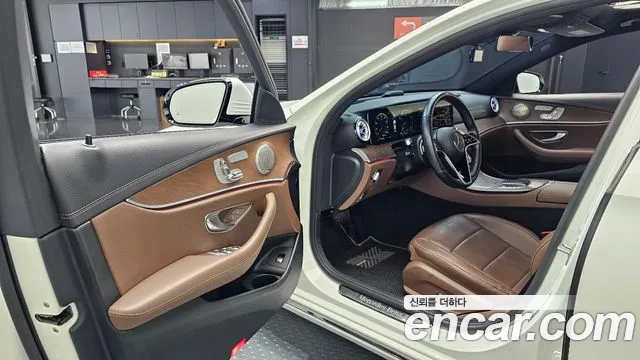 Mercedes-Benz E-Класс 2021 thumb 9