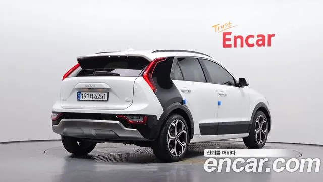 Kia Niro 2024 thumb 2