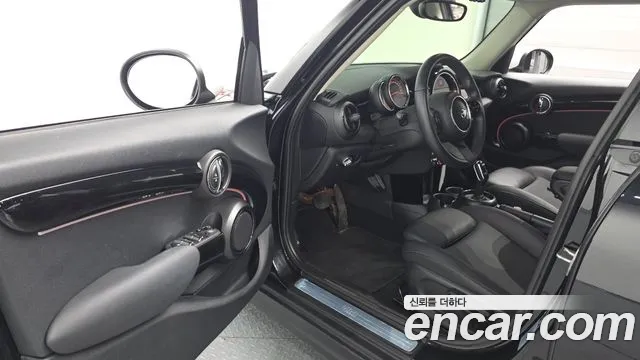 Mini Hatch 2023 thumb 9