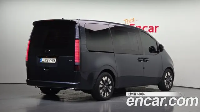 Hyundai Staria 2023 thumb 2
