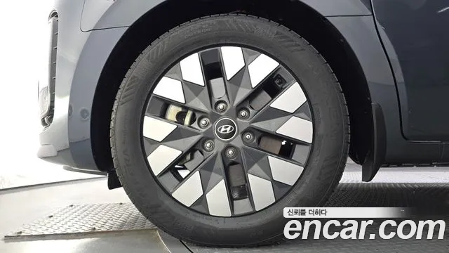 Hyundai Staria 2023 thumb 5
