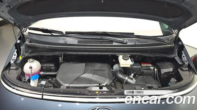 Hyundai Staria 2023 thumb 6