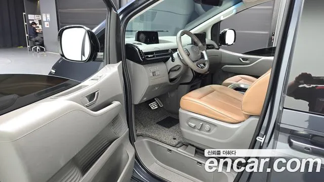 Hyundai Staria 2023 thumb 10