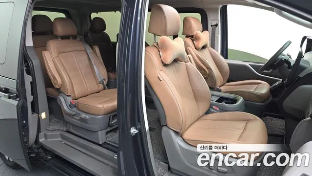 Hyundai Staria 2023 thumb 11