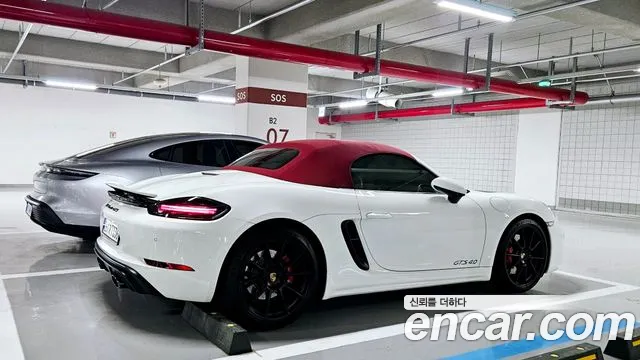 Porsche Cayman 2021 thumb 2