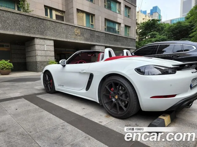 Porsche Cayman 2021 thumb 4