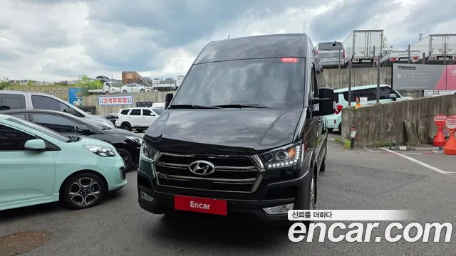 Hyundai Staria 2024 thumb 2