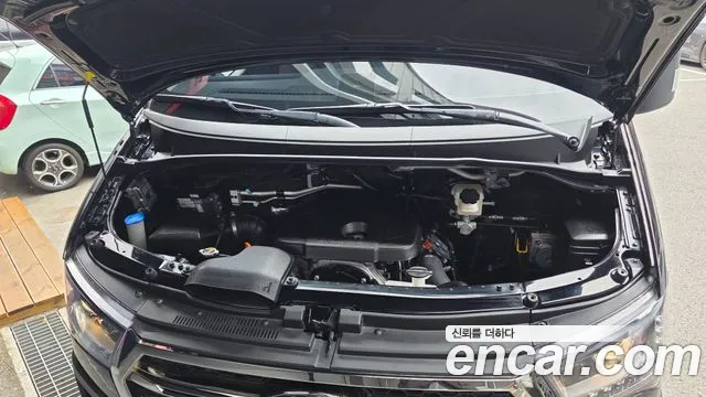 Hyundai Staria 2024 thumb 5