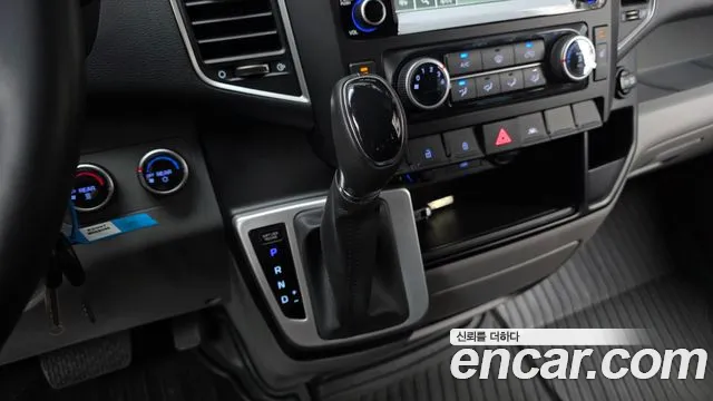 Hyundai Staria 2024 thumb 8
