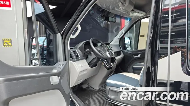 Hyundai Staria 2024 thumb 9