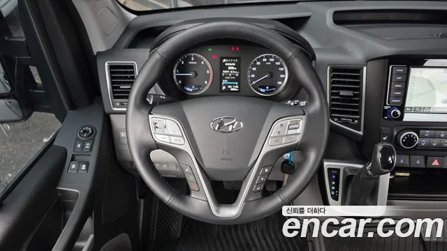 Hyundai Staria 2024 thumb 12
