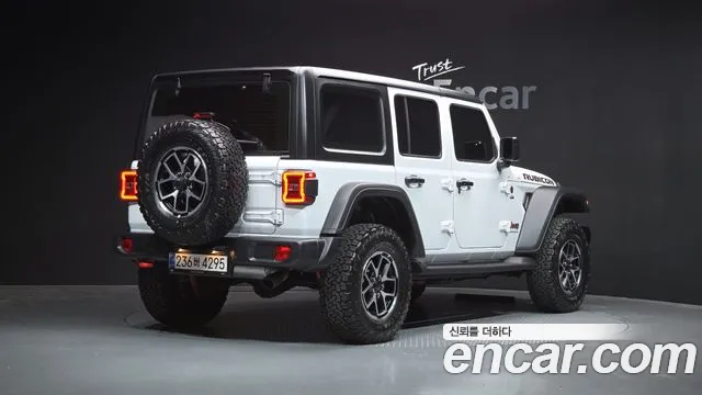 Jeep Wrangler 2025 thumb 2