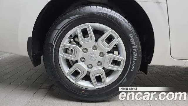 Hyundai Staria 2021 thumb 4