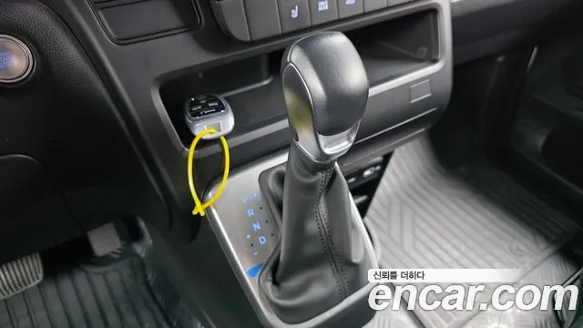 Hyundai Staria 2021 thumb 8