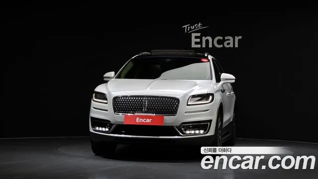 Lincoln Nautilus 2020 thumb 3